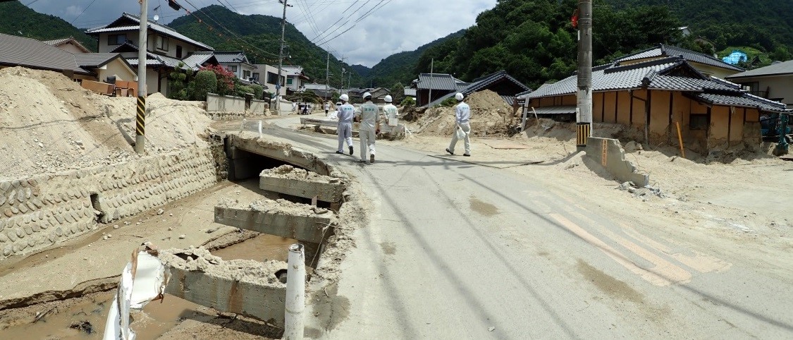 呉市大屋大川沿いの被災状況の画像