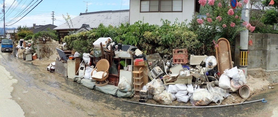 集積所に排出された災害廃棄物(呉市)の画像